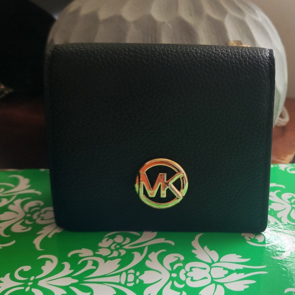 Michael Kors Fulton Leather Bifold Wallet EUC - Picture 2 of 13
